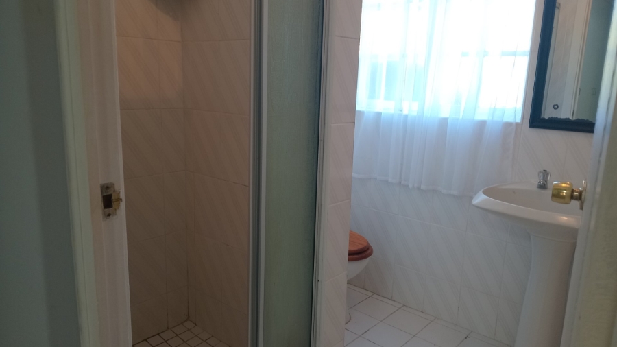 To Let 1 Bedroom Property for Rent in Loerie Park Western Cape